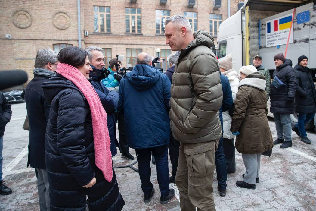 Київ отримав від Франції партію генераторів: Кличко показав обладнання. Фото