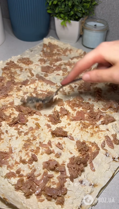 Ліниві рулетики з лаваша з тунцем: як приготувати смачну закуску