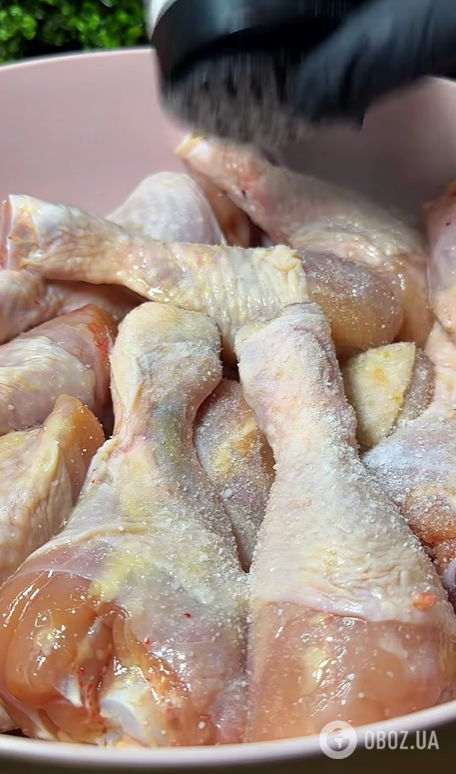 Гомілки в духовці, як на мангалі: скористайтесь найкращим рецептом