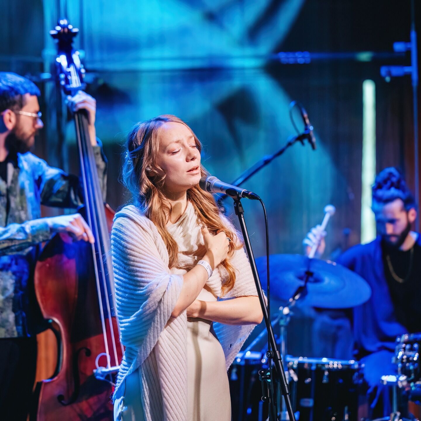 "Добрий день, я в психушці": співачка розповіла, що відбувається за зачиненими дверима психіатричної клініки, та розвіяла популярні міфи