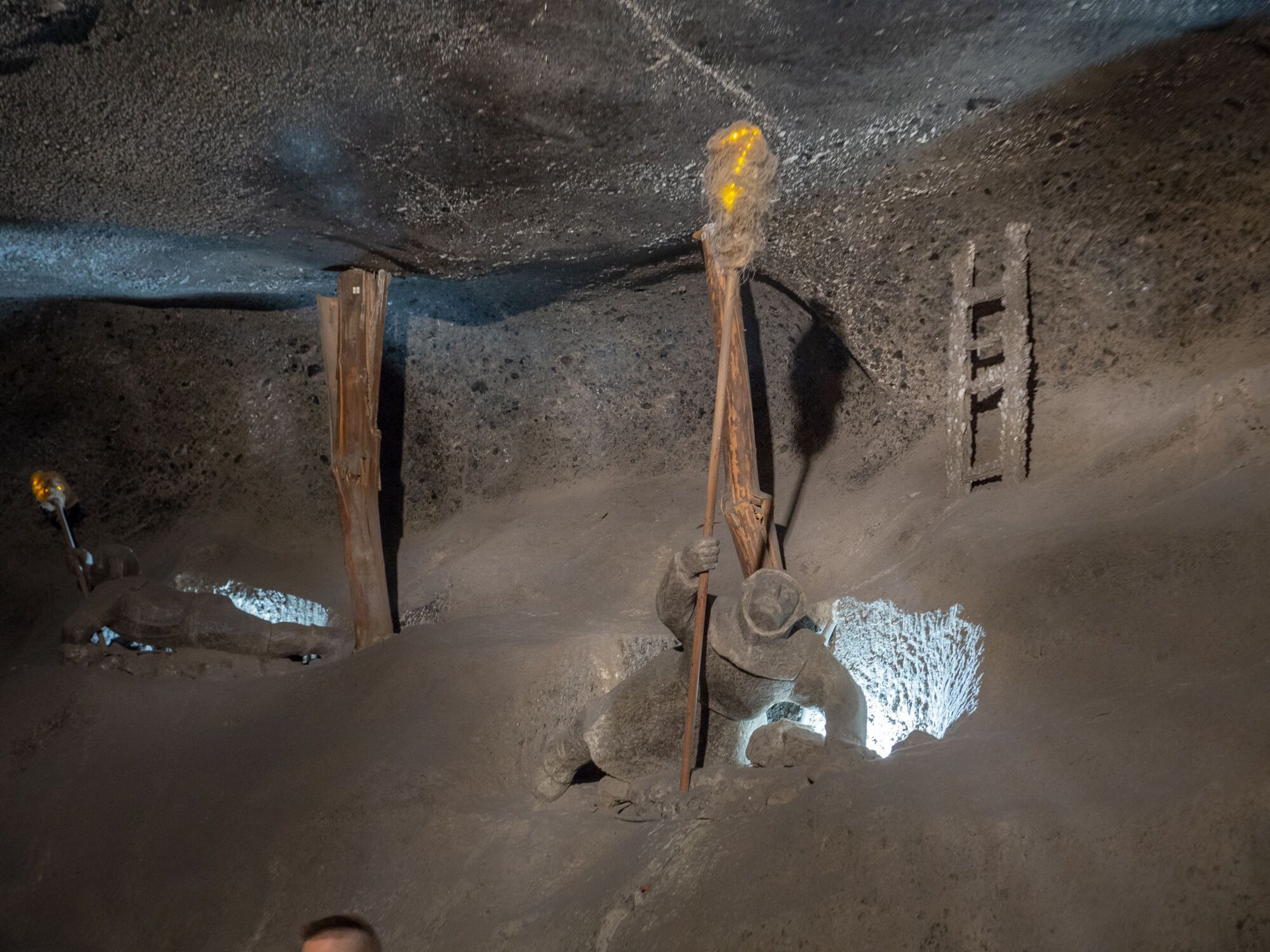 Там часовни, музеи и скульптуры: в Польше есть подземный город из соли. Фото