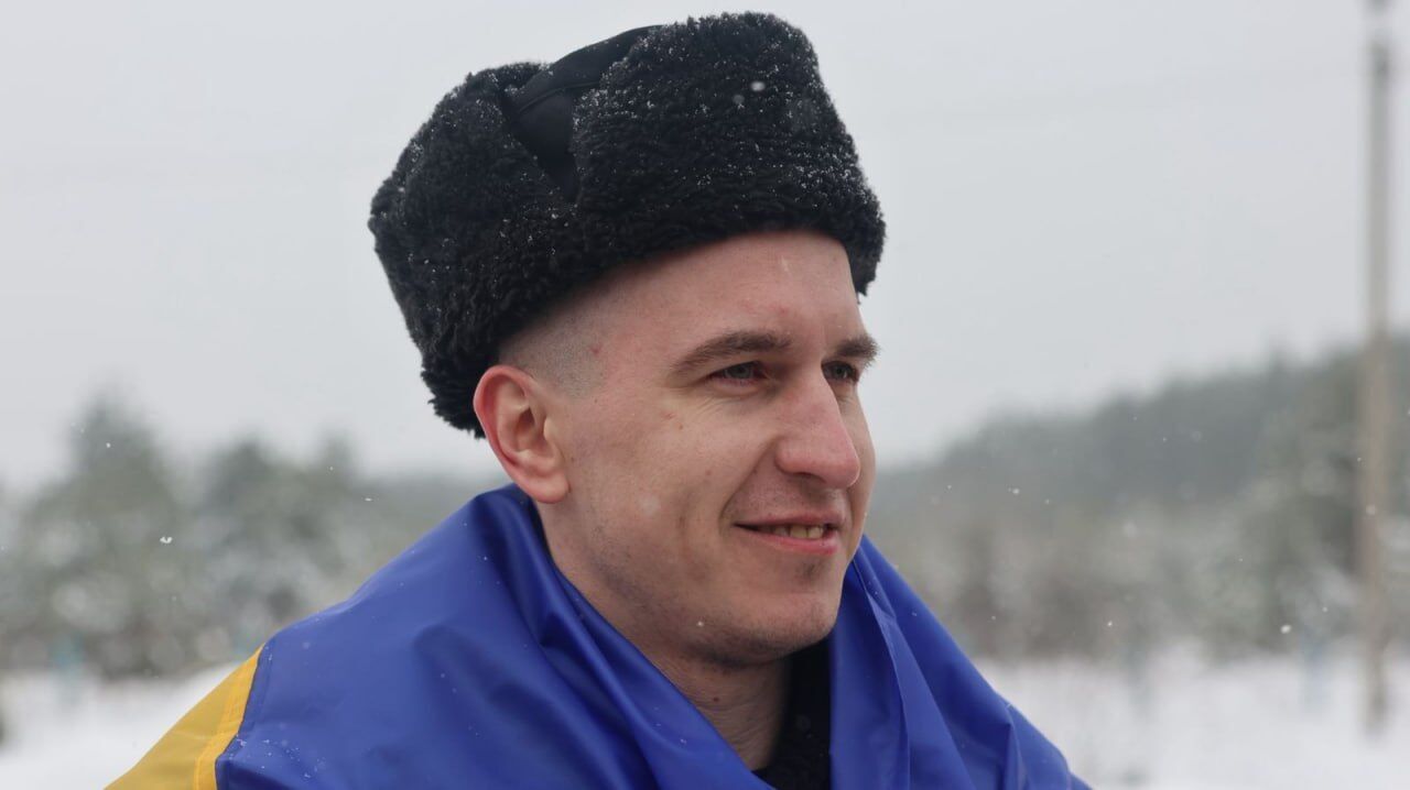 Більшість були в неволі ще з 22-го року: Україна повернула з російського полону 157 людей. Фото та відео