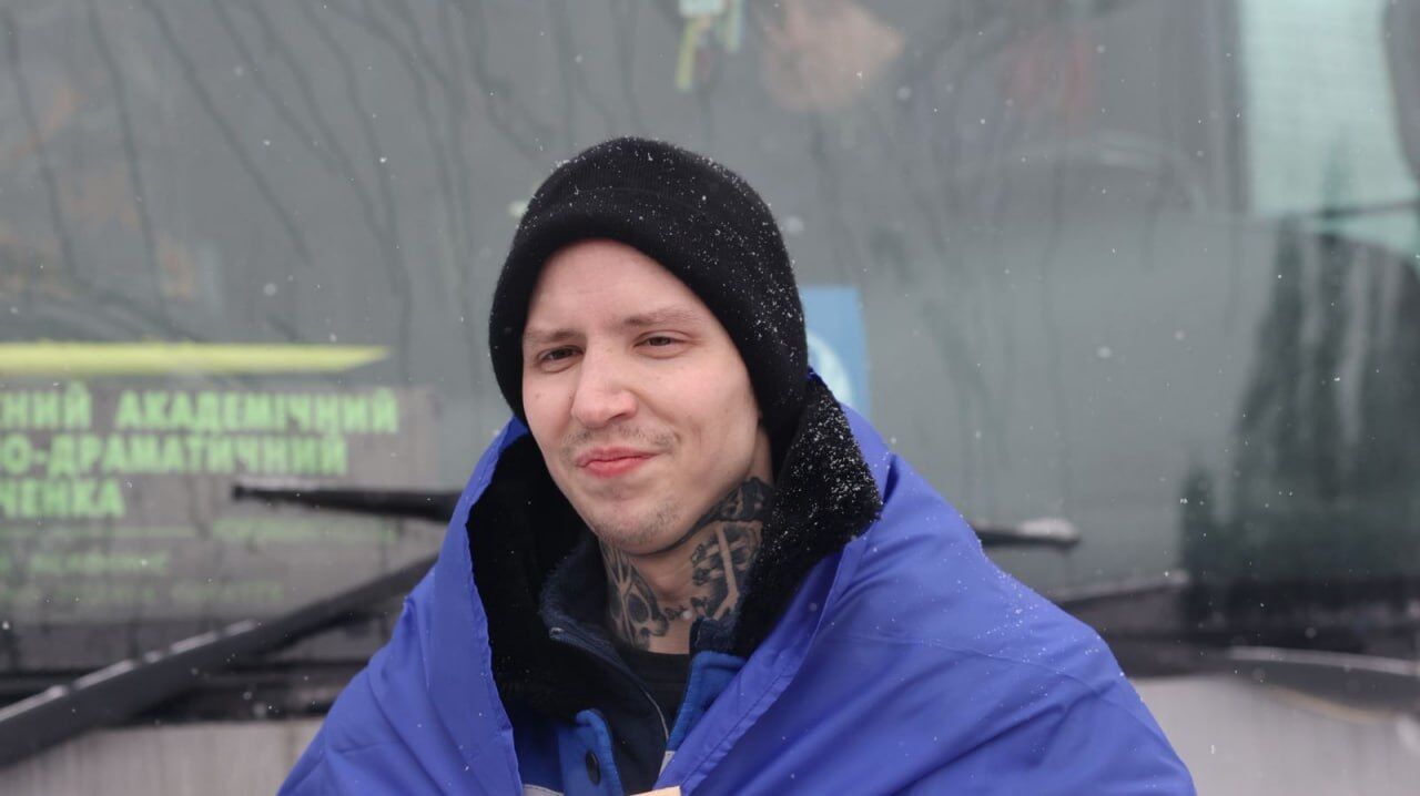 Більшість були в неволі ще з 22-го року: Україна повернула з російського полону 157 людей. Фото та відео