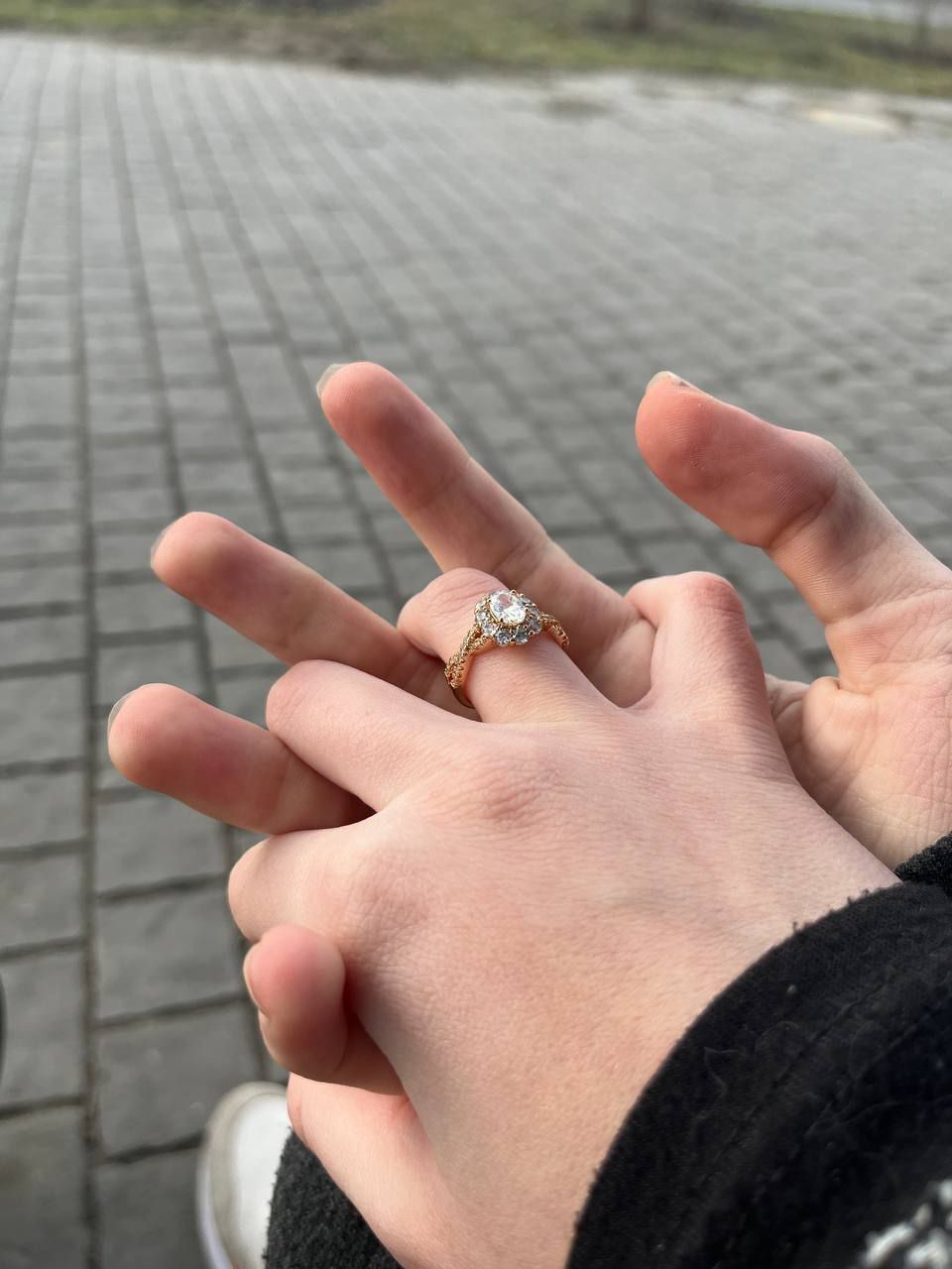 На пам'ять про Софію та Степана залишилося фото з обручкою: у Запоріжжі попрощаються з юними студентами, яких убив російський "Шахед"