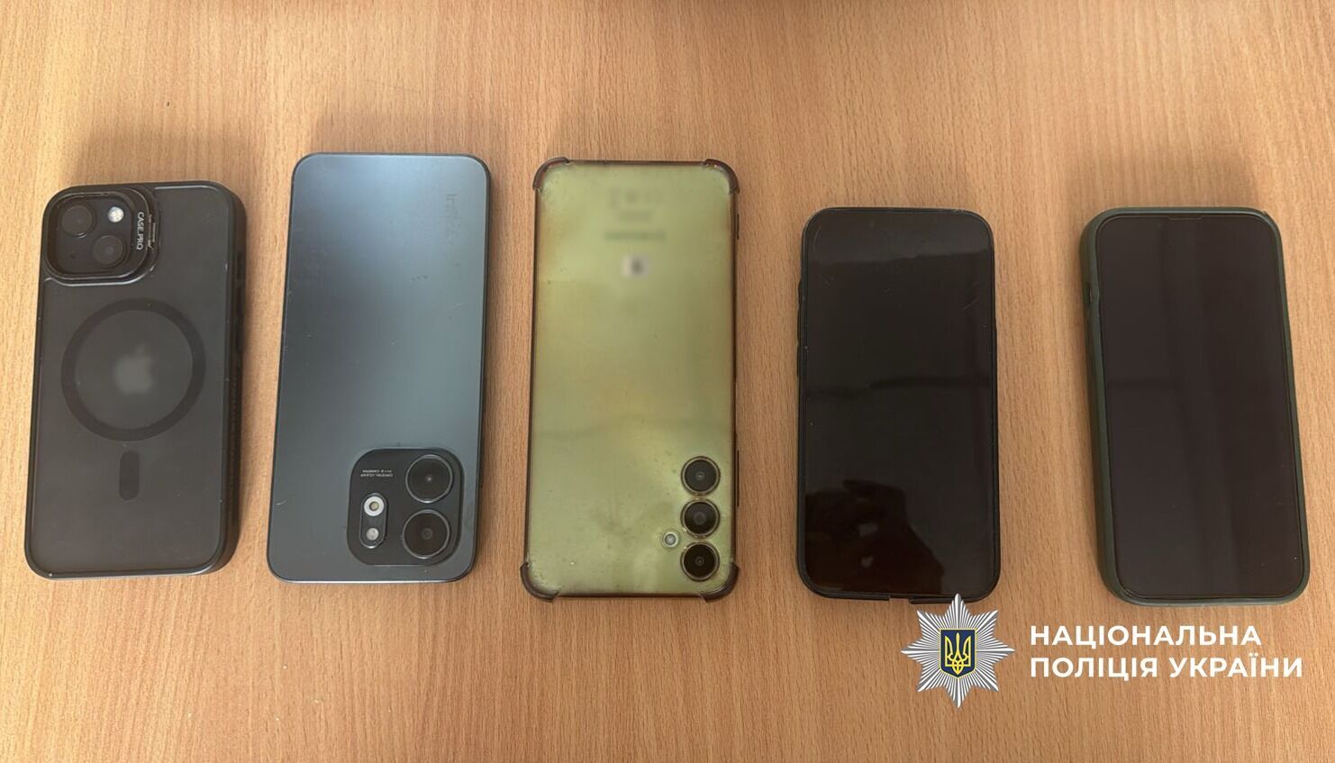 Изъяты мобильные телефоны