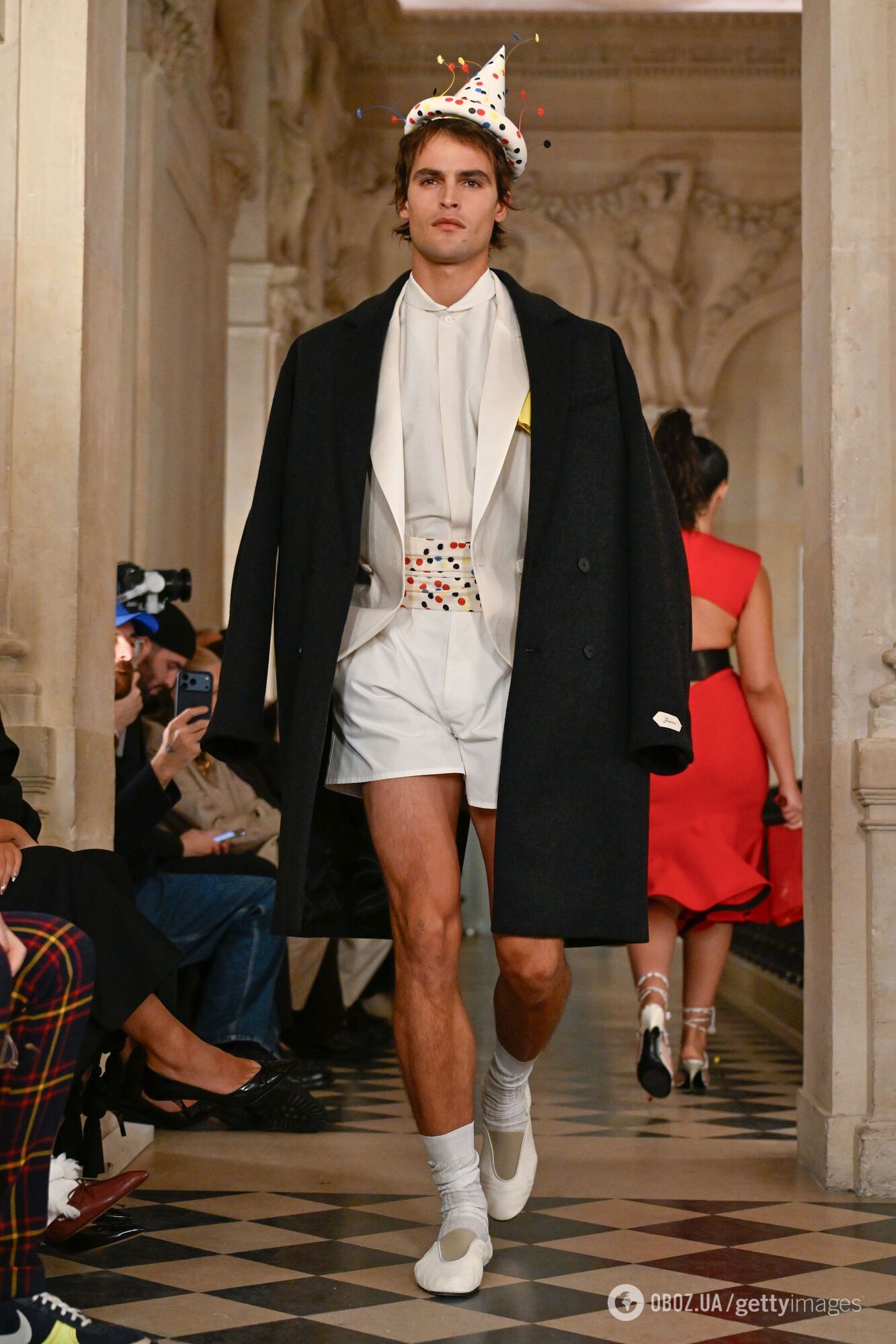 Давно забытый обувной тренд неожиданно покорил подиумы