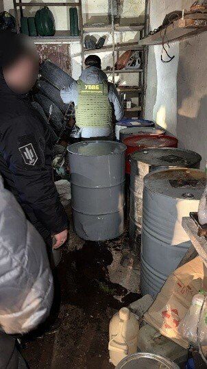 В пограничной службе украли тысячи литров "дизеля" и бензина