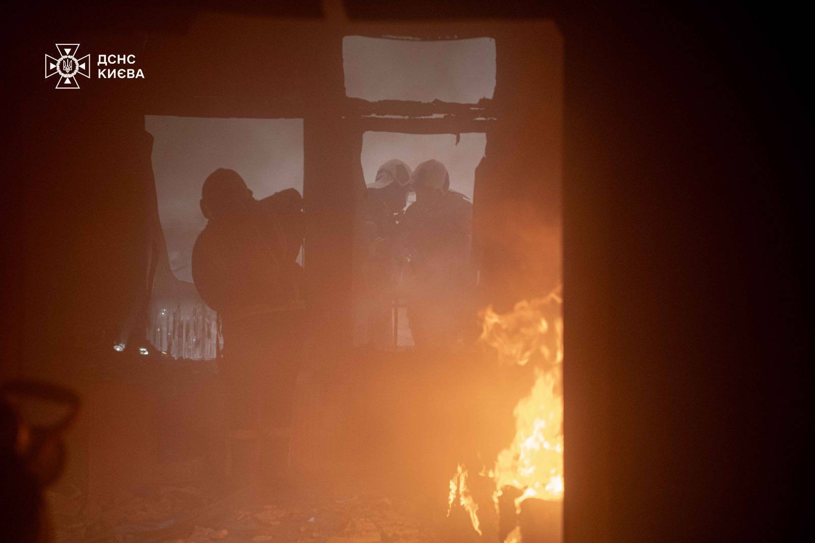 В центре Киева на Крещатике произошел пожар в гостинице "Днепр": что известно. Видео