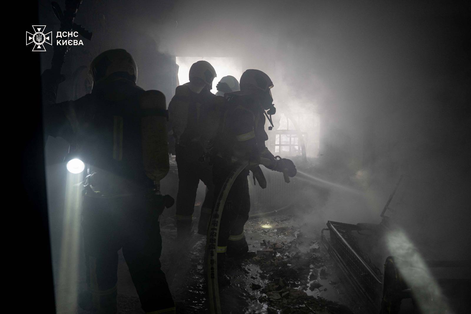 В центре Киева на Крещатике произошел пожар в гостинице "Днепр": что известно. Видео