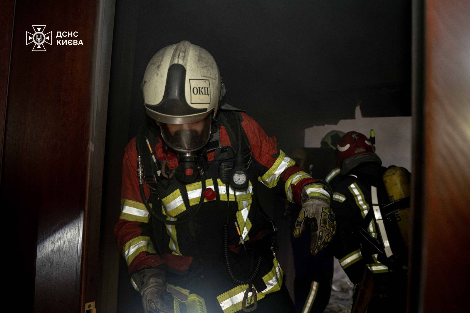 В центре Киева на Крещатике произошел пожар в гостинице "Днепр": что известно. Видео