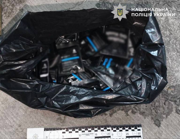 У Києві продавець разом із другом інсценували пограбування магазину, щоб вкрасти з каси 90 тис. грн. Фото та відео