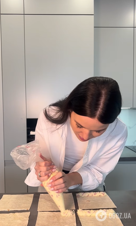 Ленивые трубочки из лаваша с колбасой и сыром: готовятся максимум 15 минут