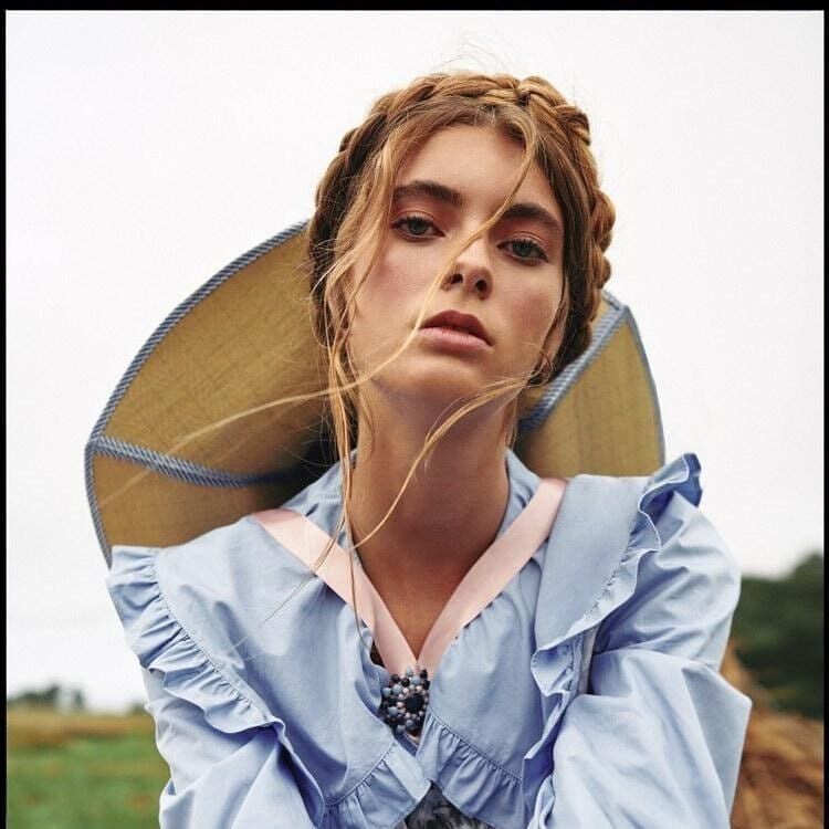 21-летнюю топ-модель и дочь известного футболиста нашли мертвой в собственном доме