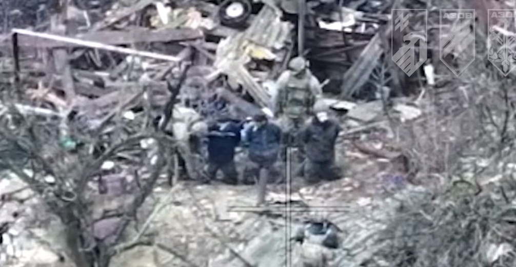 Захватили 18 пленных: Интернациональный батальон зачистил от врага Золотой Колодец. Видео