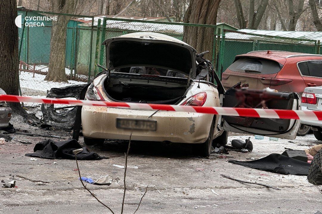 В Одесі вибухнуло авто: загинув 21-річний чоловік. Фото та відео