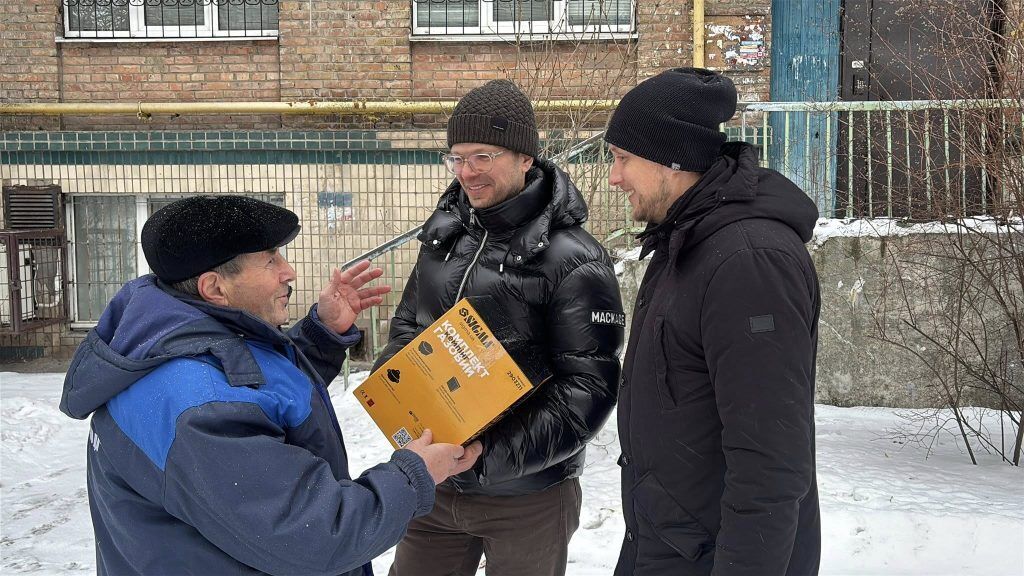 Фонд Порошенко и киевская "Евросолидарность" передали горожанам еще 700 газовых горелок