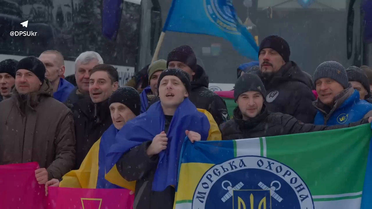 "Я не верил, но это произошло": в ГПСУ показали трогательное видео с освобожденными из плена украинцами