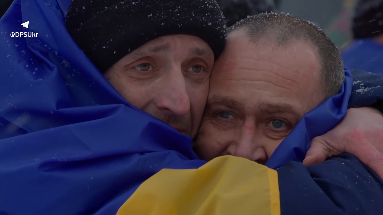 "Я не верил, но это произошло": в ГПСУ показали трогательное видео с освобожденными из плена украинцами