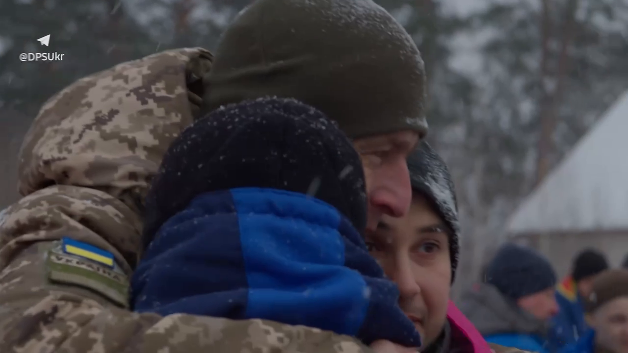 "Я не верил, но это произошло": в ГПСУ показали трогательное видео с освобожденными из плена украинцами