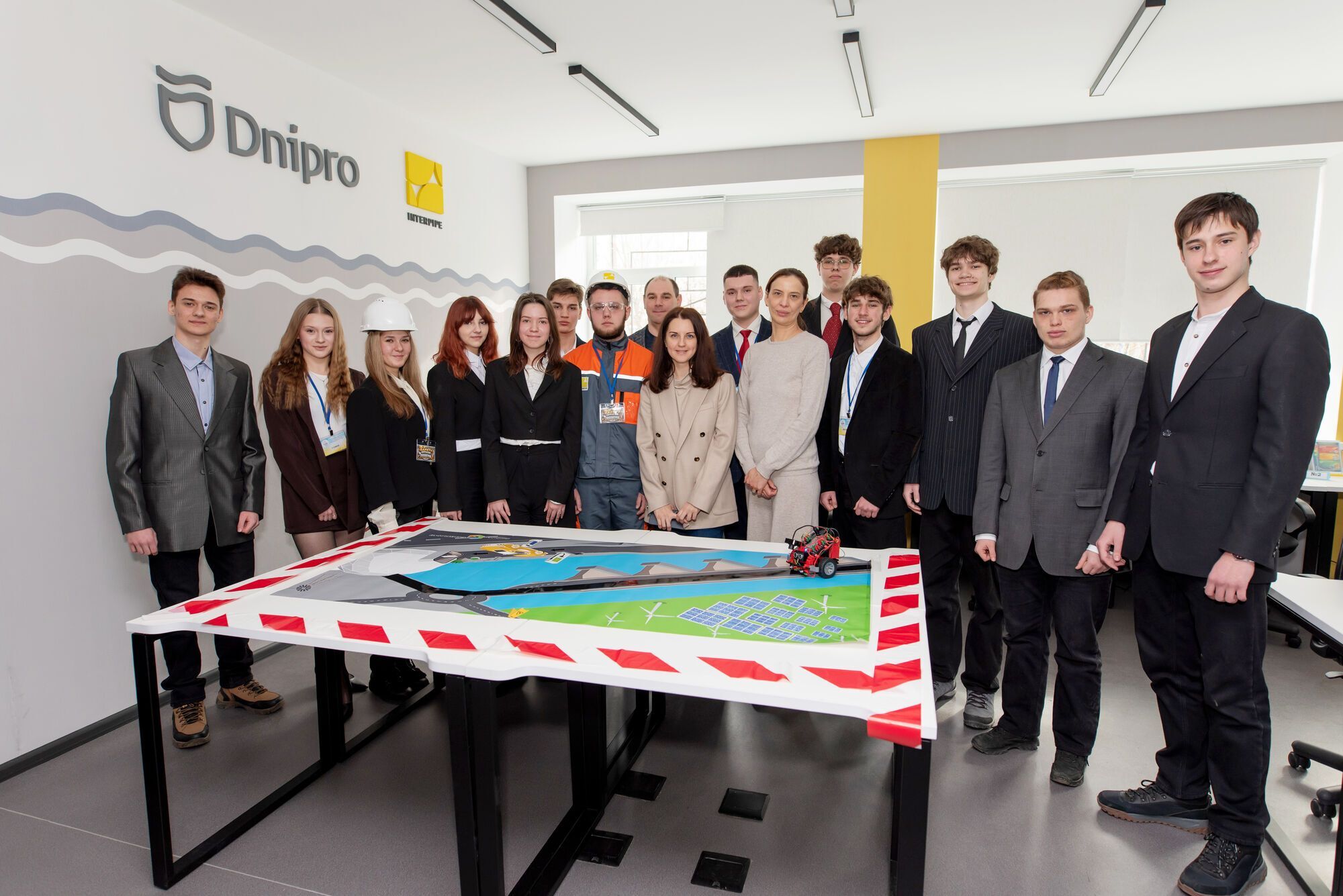 Інтерпайп Пінчука разом з міською владою відкрив у школах Дніпра технічні лабораторії
