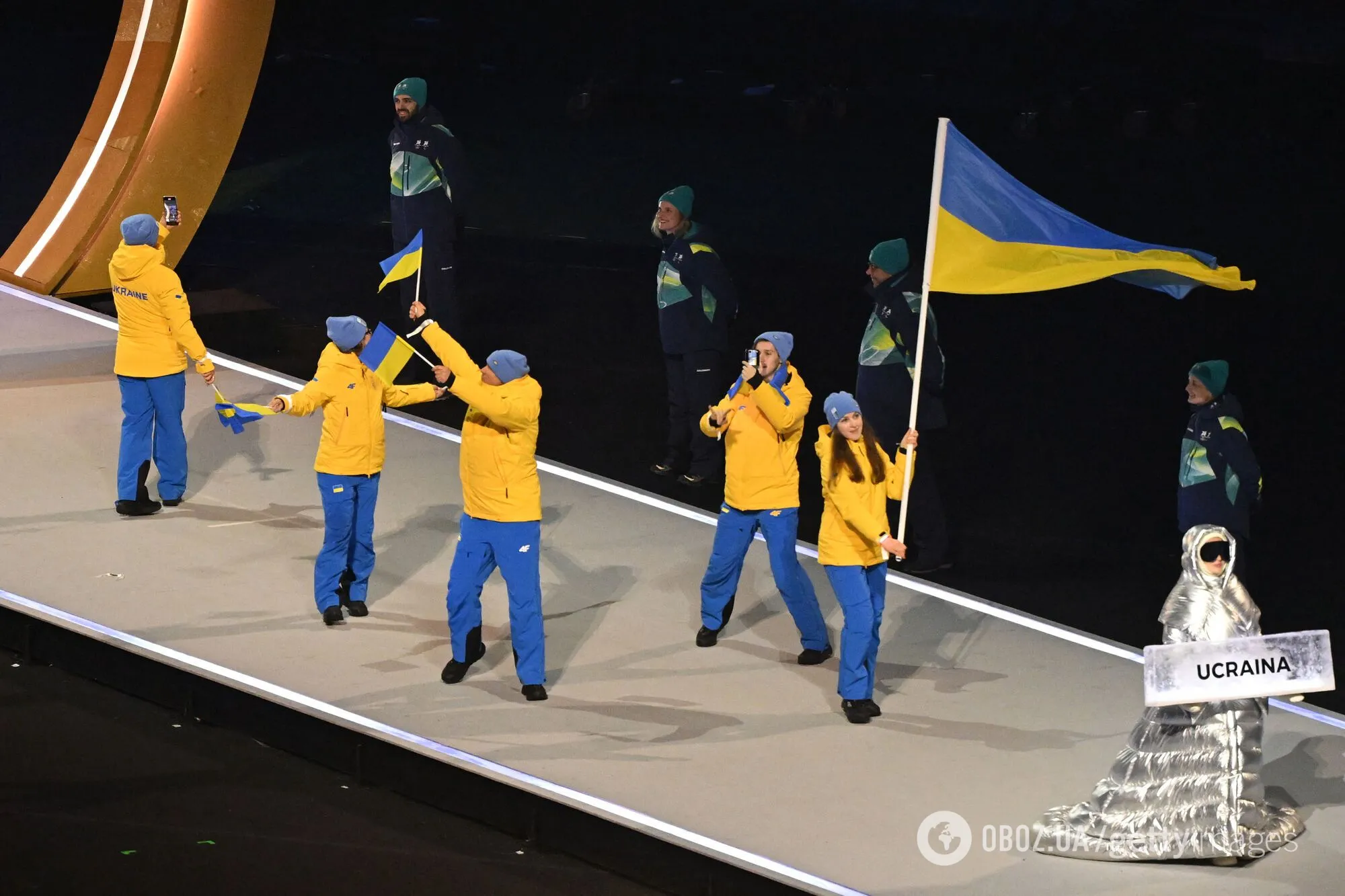 Яскравий вихід України на відкритті Олімпіади-2026: прапор несли донька військового і перший в історії скелетоніст країни. Відео
