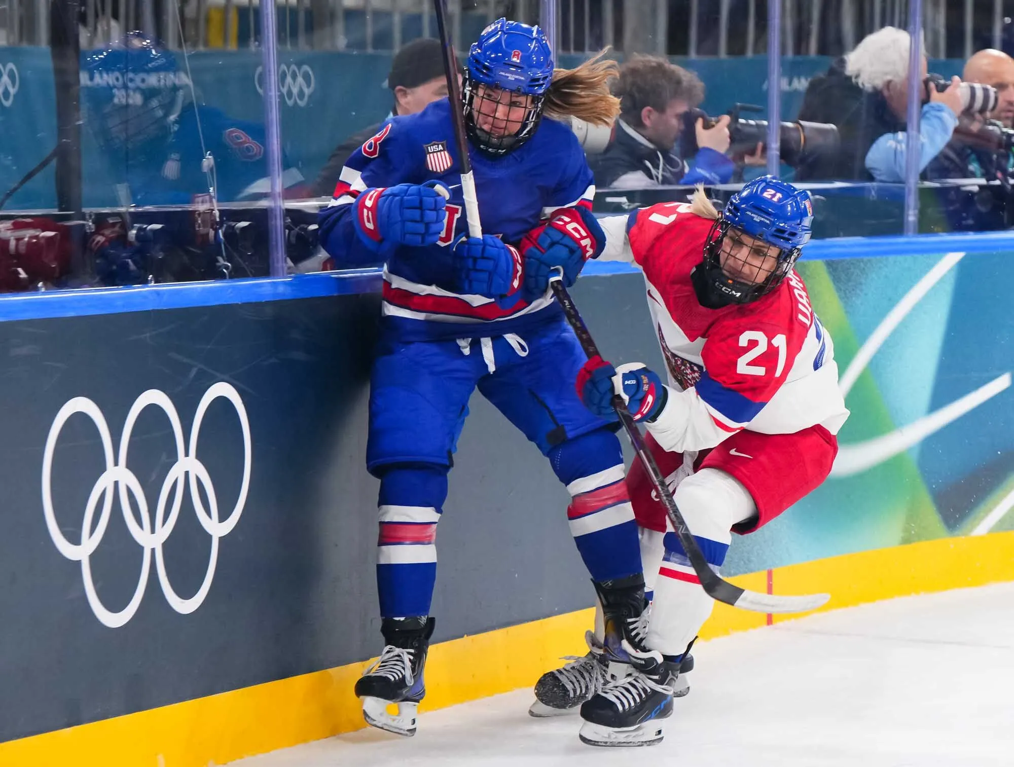 На Олімпіаді-2026 влаштували провокацію з прапором Росії. Фотофакт