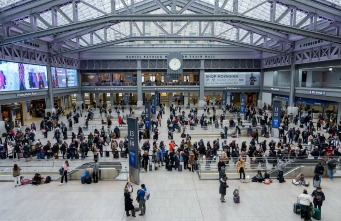 Обещал финансирование:  Трамп захотел переименовать ключевые в США вокзал и аэропорт в свою честь