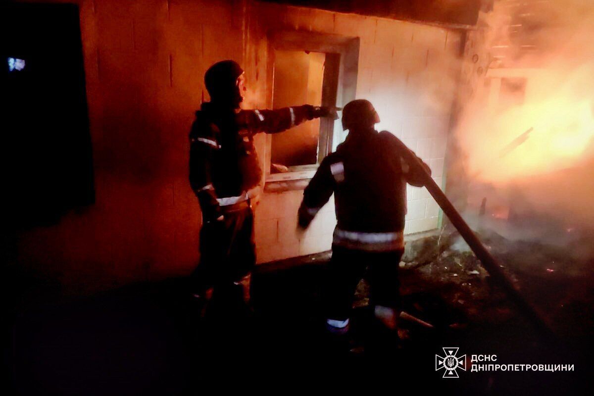 Оккупанты ударили по Днепропетровщине, произошли пожары: погиб мужчина, есть пострадавшие