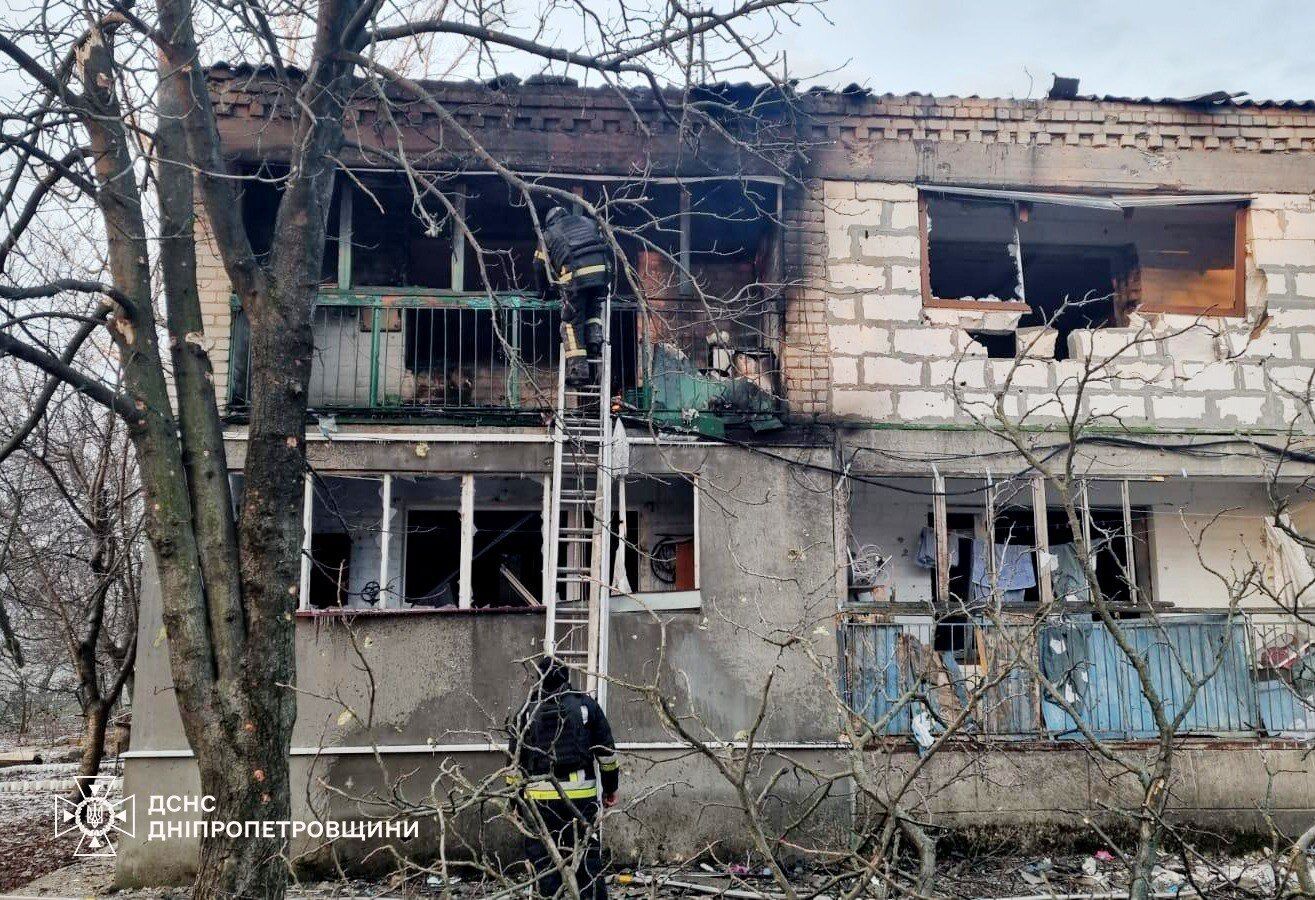Оккупанты ударили по Днепропетровщине, произошли пожары: погиб мужчина, есть пострадавшие