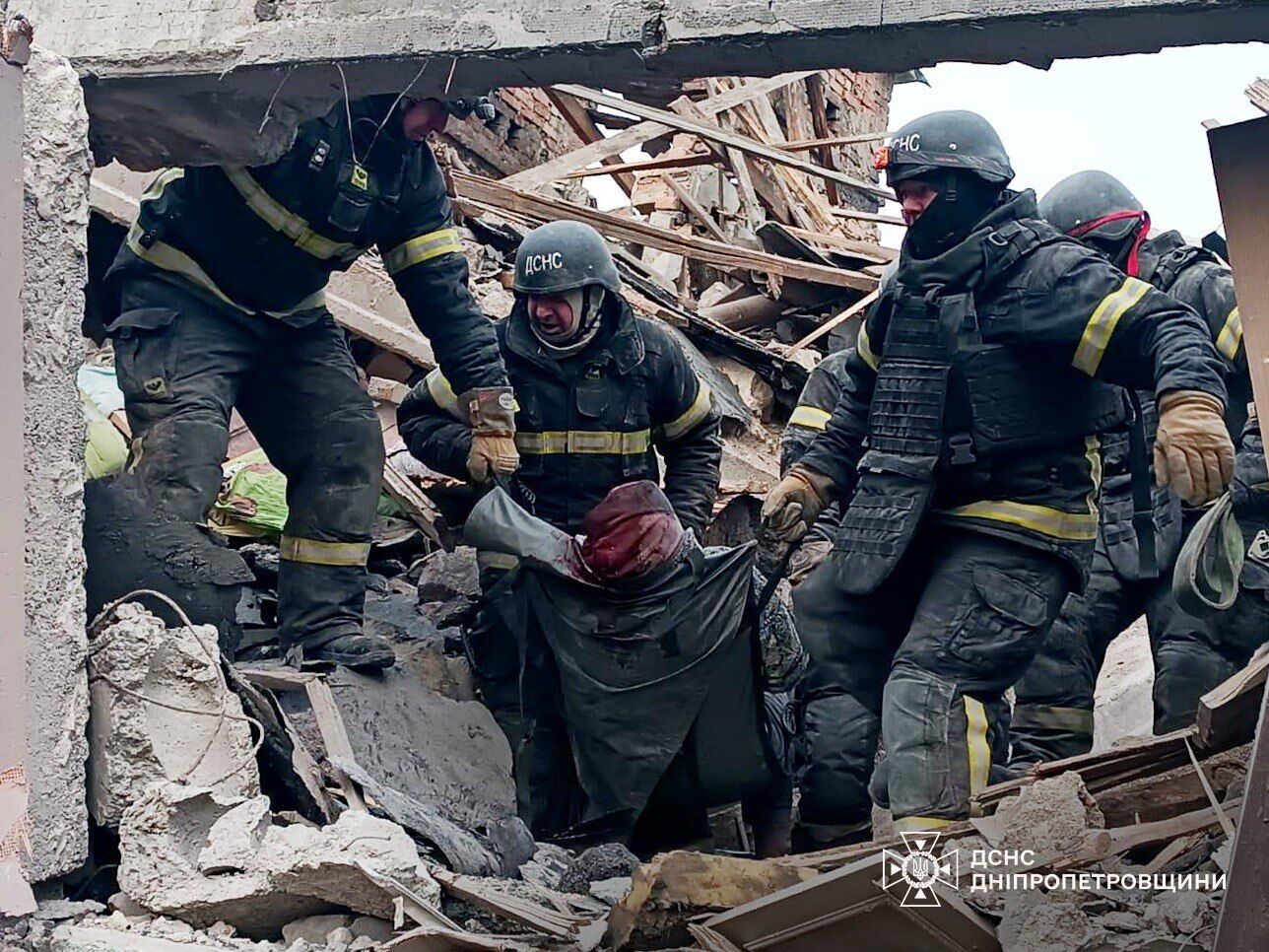 Оккупанты ударили по Днепропетровщине, произошли пожары: погиб мужчина, есть пострадавшие