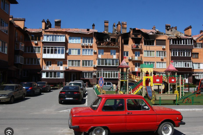 "Пішли знімати гроші з карток, а вони виявилися порожніми": два тижні сім'я літнього кінооператора під Києвом жила впроголодь, поки він не помер