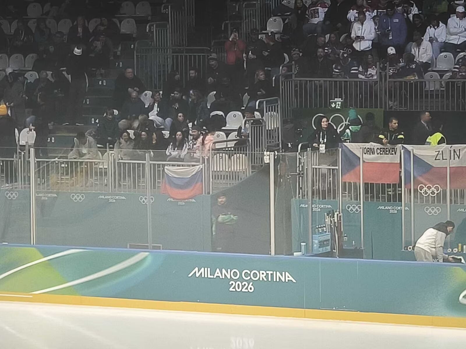 На Олімпіаді-2026 влаштували провокацію з прапором Росії. Фотофакт