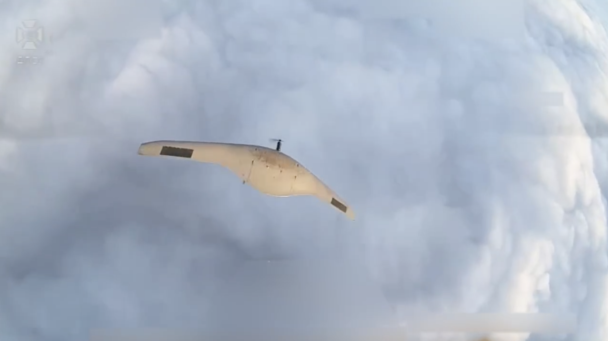 Маневренный поединок в воздухе: пограничники показали перехват вражеского дрона. Видео