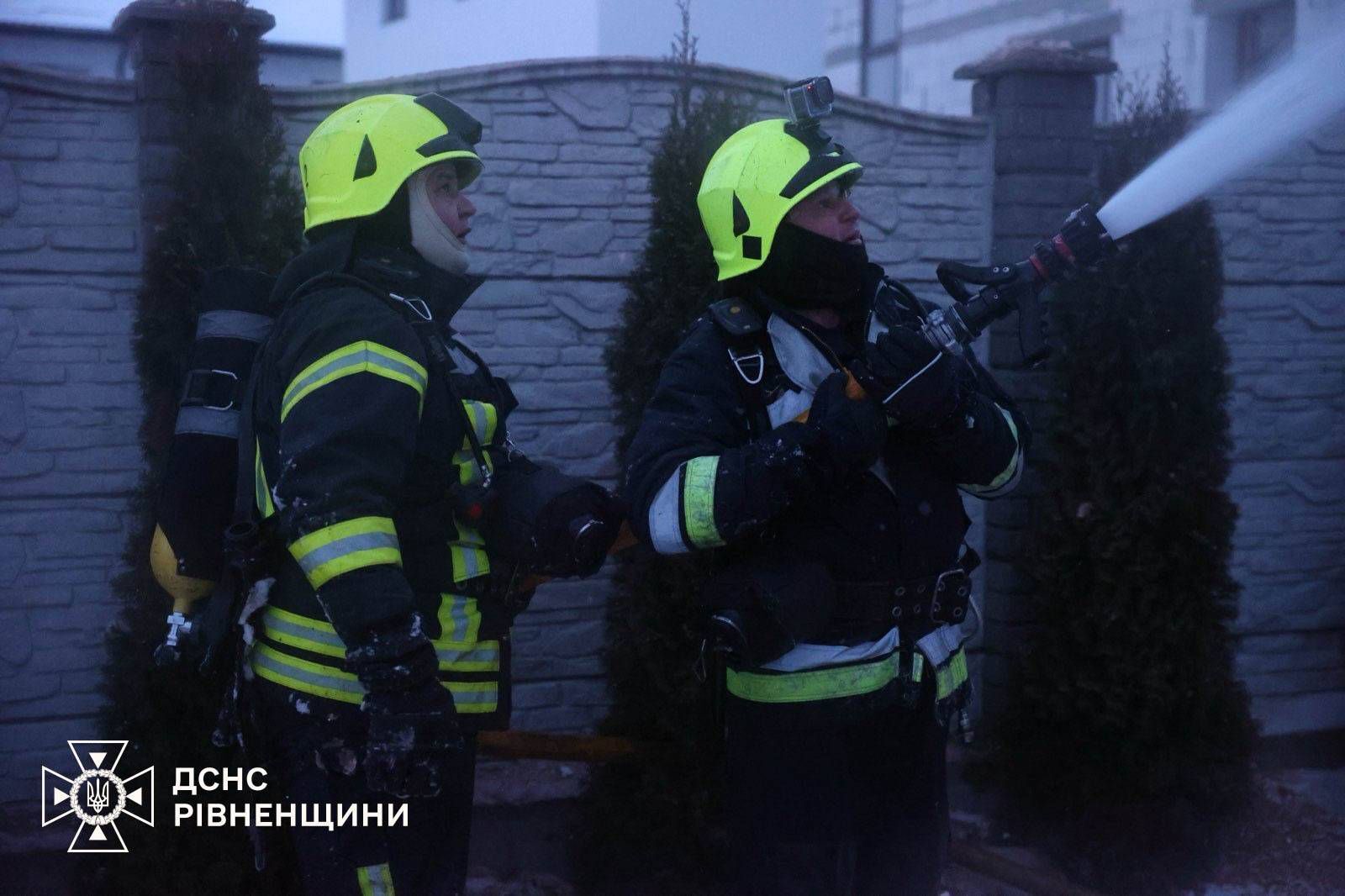 Повреждены дома и инфраструктура, есть раненые: войска РФ атаковали Ривненскую и Хмельницкую области. Фото