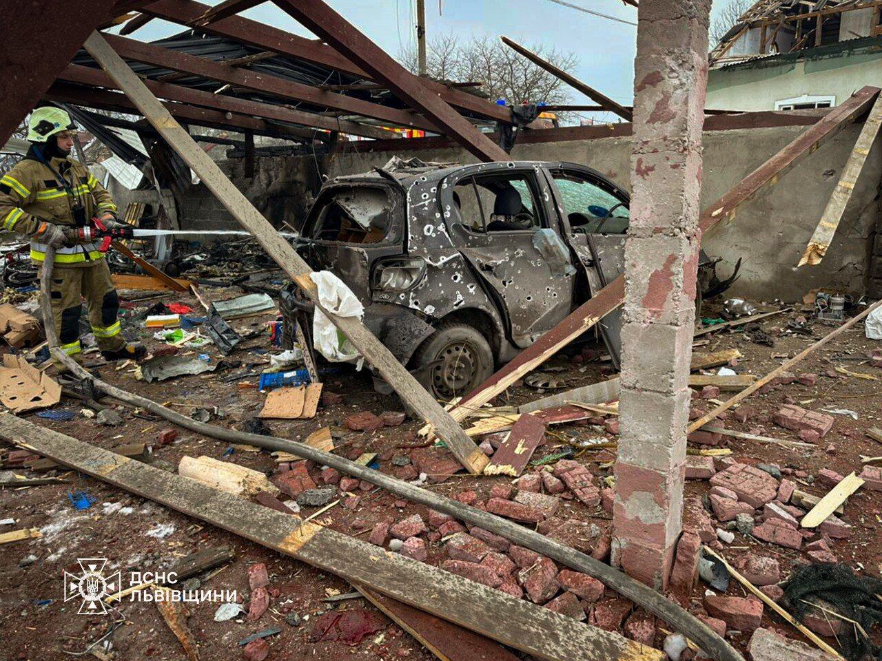 РФ массированно атаковала Украину ракетами "Калибр", Х-101 и дронами: под ударом была энергетика западных областей