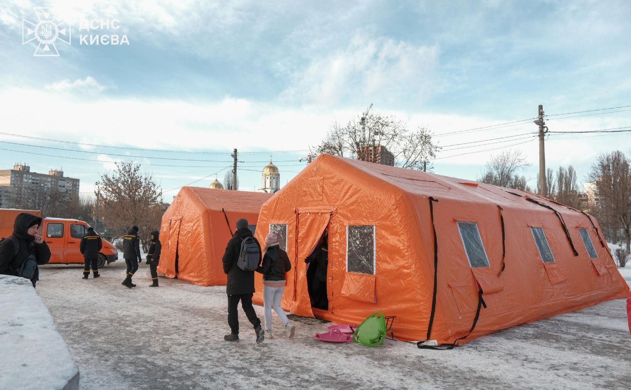 "Ближайшие дни будут тяжелыми": в Киеве разворачивают дополнительные Пункты несокрушимости в каждом районе