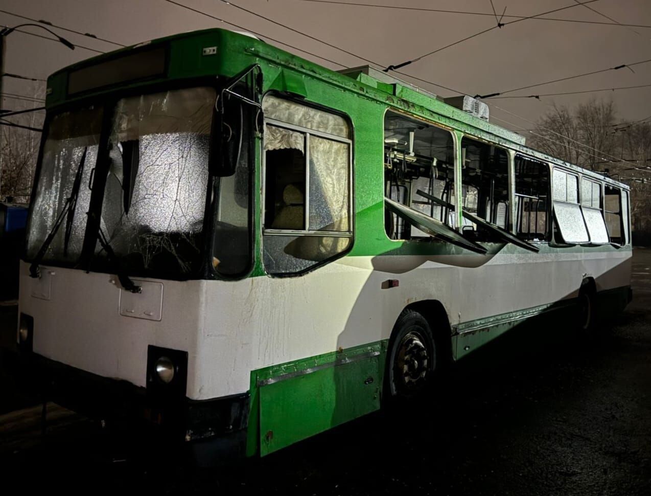 Враг попал дронами в коммунальное предприятие в Днепре: фото с места