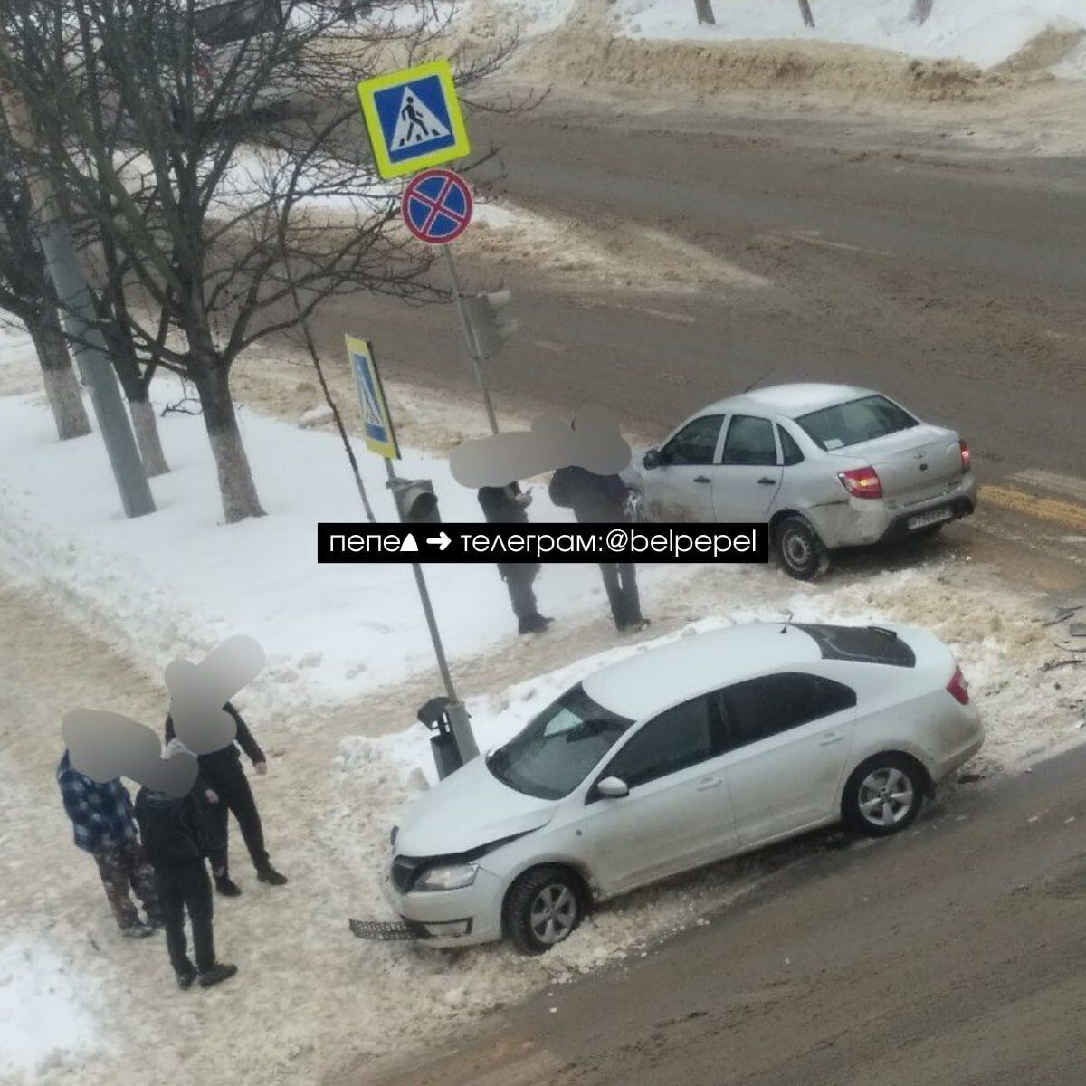 В российском Белгороде заявили о "массированной атаке": в части города – блэкаут. Видео