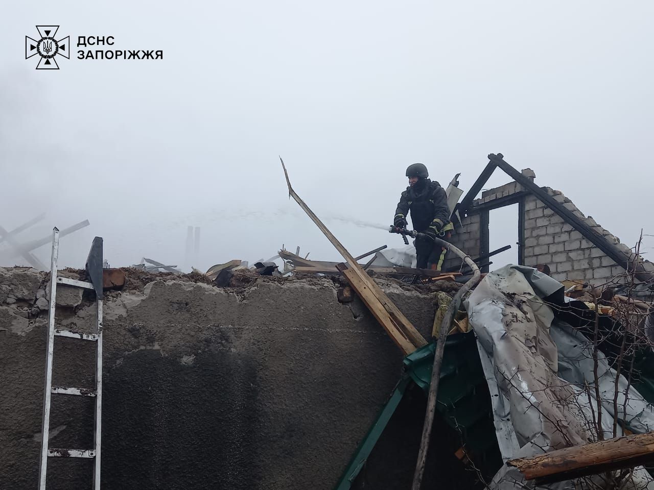 Оккупанты устроили террор в Запорожье: есть раненые, разрушен приют для животных. Фото