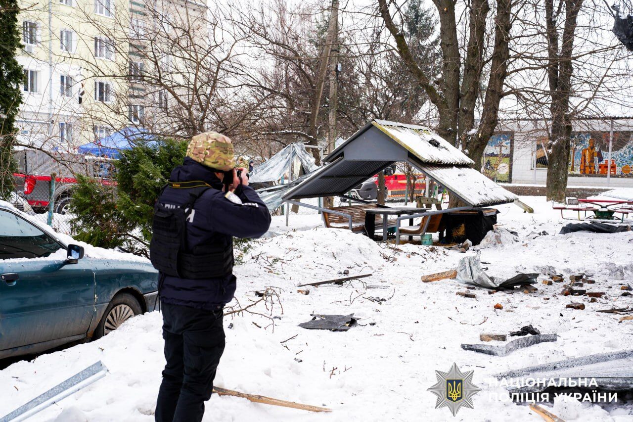 Повреждены дома и инфраструктура, есть погибший и раненые: войска РФ атаковали Ровенскую и Хмельницкую области. Фото