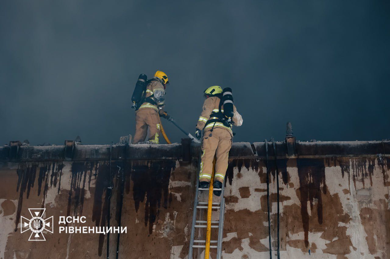 Повреждены дома и инфраструктура, есть погибший и раненые: войска РФ атаковали Ровенскую и Хмельницкую области. Фото