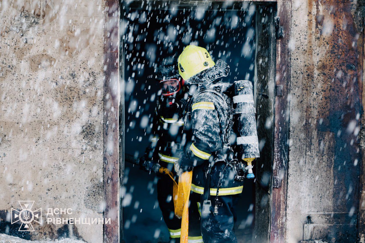 Повреждены дома и инфраструктура, есть погибший и раненые: войска РФ атаковали Ровенскую и Хмельницкую области. Фото