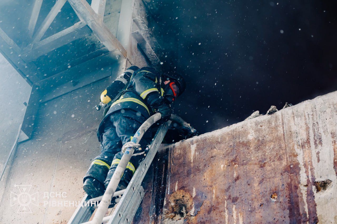 Повреждены дома и инфраструктура, есть погибший и раненые: войска РФ атаковали Ровенскую и Хмельницкую области. Фото