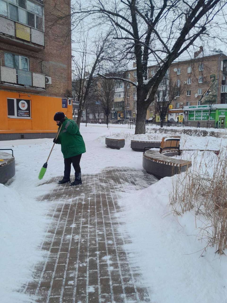 Задействовано более 300 единиц спецтехники: в КГГА рассказали, как в Киеве борются со снегопадом. Фото и видео