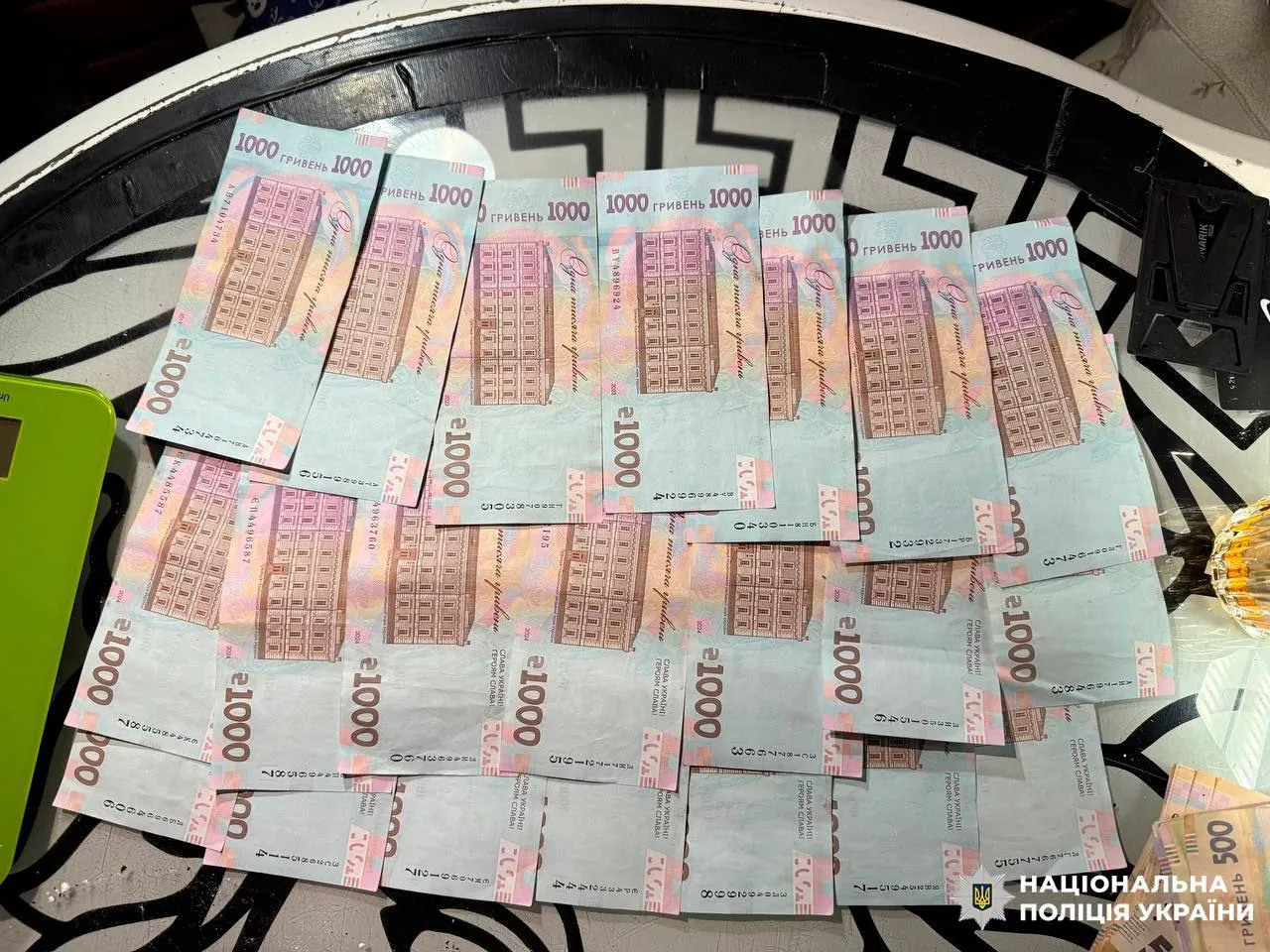 В Киеве рецидивист обустроил точку продажи наркотиков в своей квартире. Фото