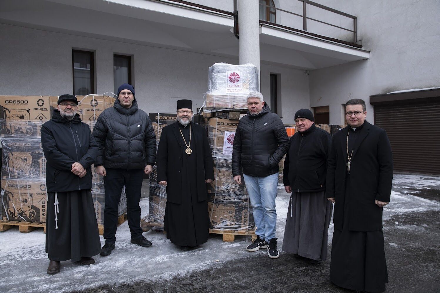 Генераторы, обогреватели и деньги для Киева: глава УГКЦ поблагодарил Польшу за помощь. Фото