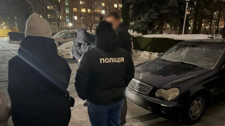 У чиновника Хмельницької ОДА під час обшуків виявили мільйони гривень: у чому його звинувачують