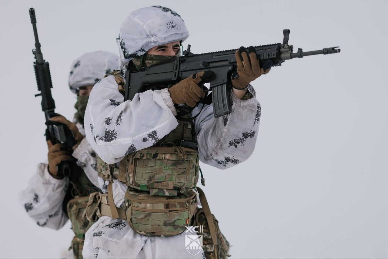 Это про характер, выдержку и команду: в ВСУ показали занятия на полигоне для контрактников 18-24. Фото