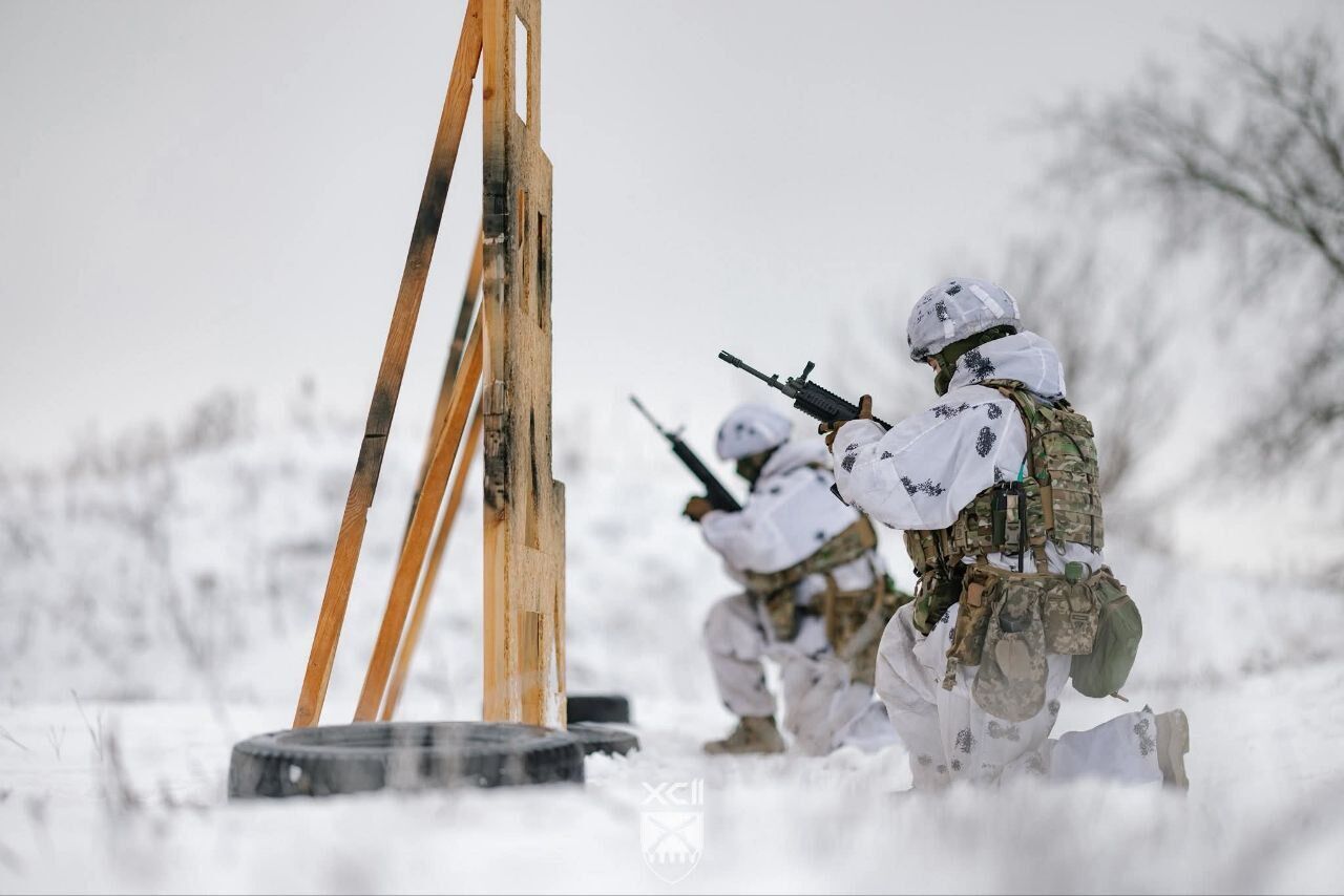 Это про характер, выдержку и команду: в ВСУ показали занятия на полигоне для контрактников 18-24. Фото