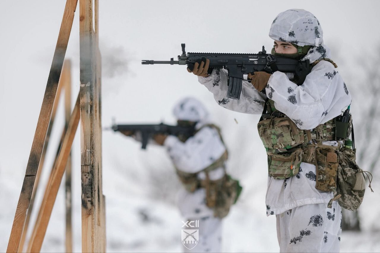 Это про характер, выдержку и команду: в ВСУ показали занятия на полигоне для контрактников 18-24. Фото